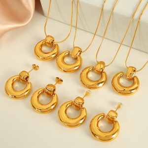 Retro High-end Earrings And A Delicate Ins-style Light-luxury Collarbone Chain
